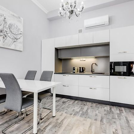 Apartment Thunovska 10 Прага Екстер'єр фото