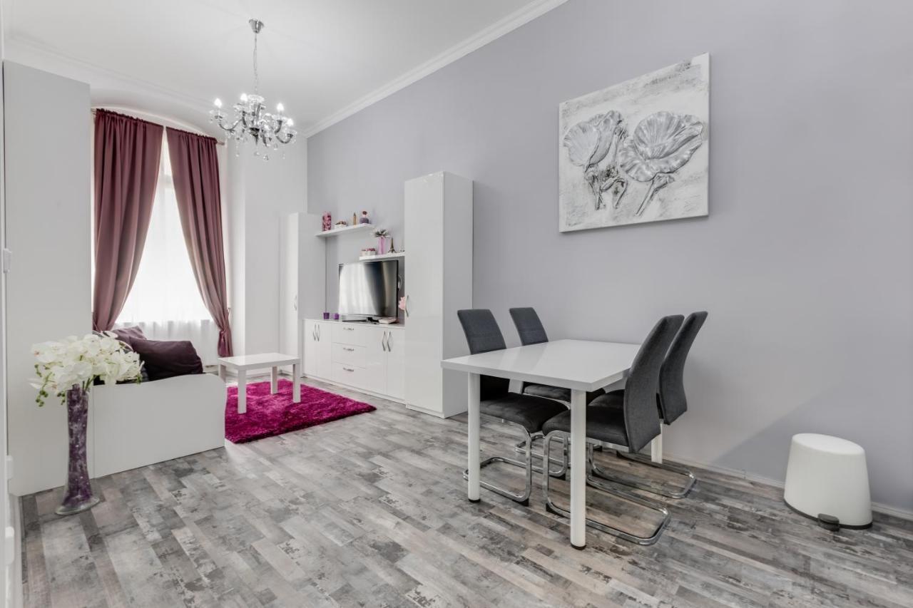 Apartment Thunovska 10 Прага Екстер'єр фото