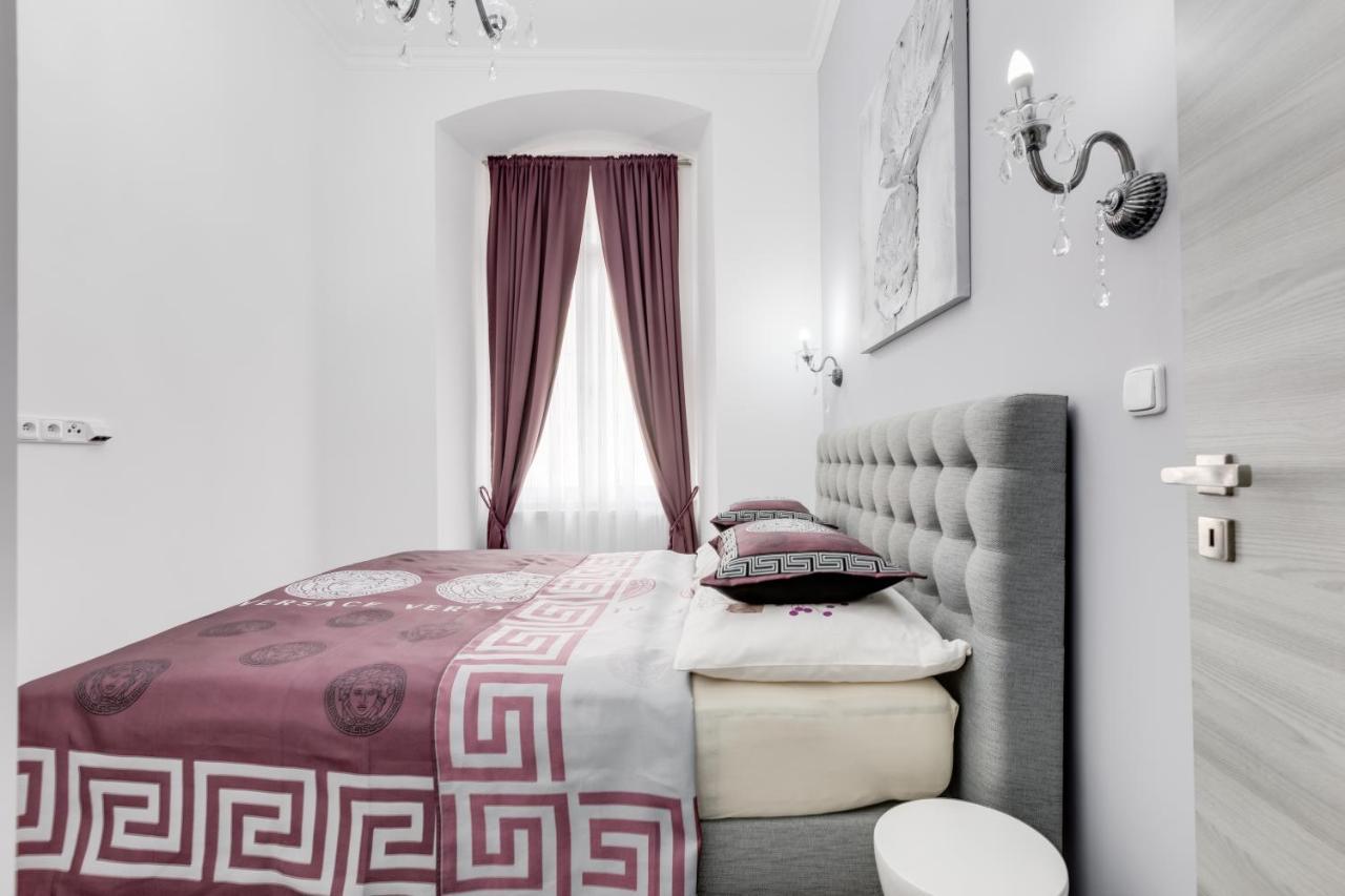 Apartment Thunovska 10 Прага Екстер'єр фото